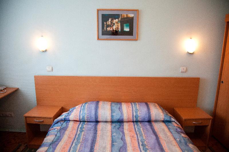 אומסק Molodezhnaya Hotel מראה חיצוני תמונה